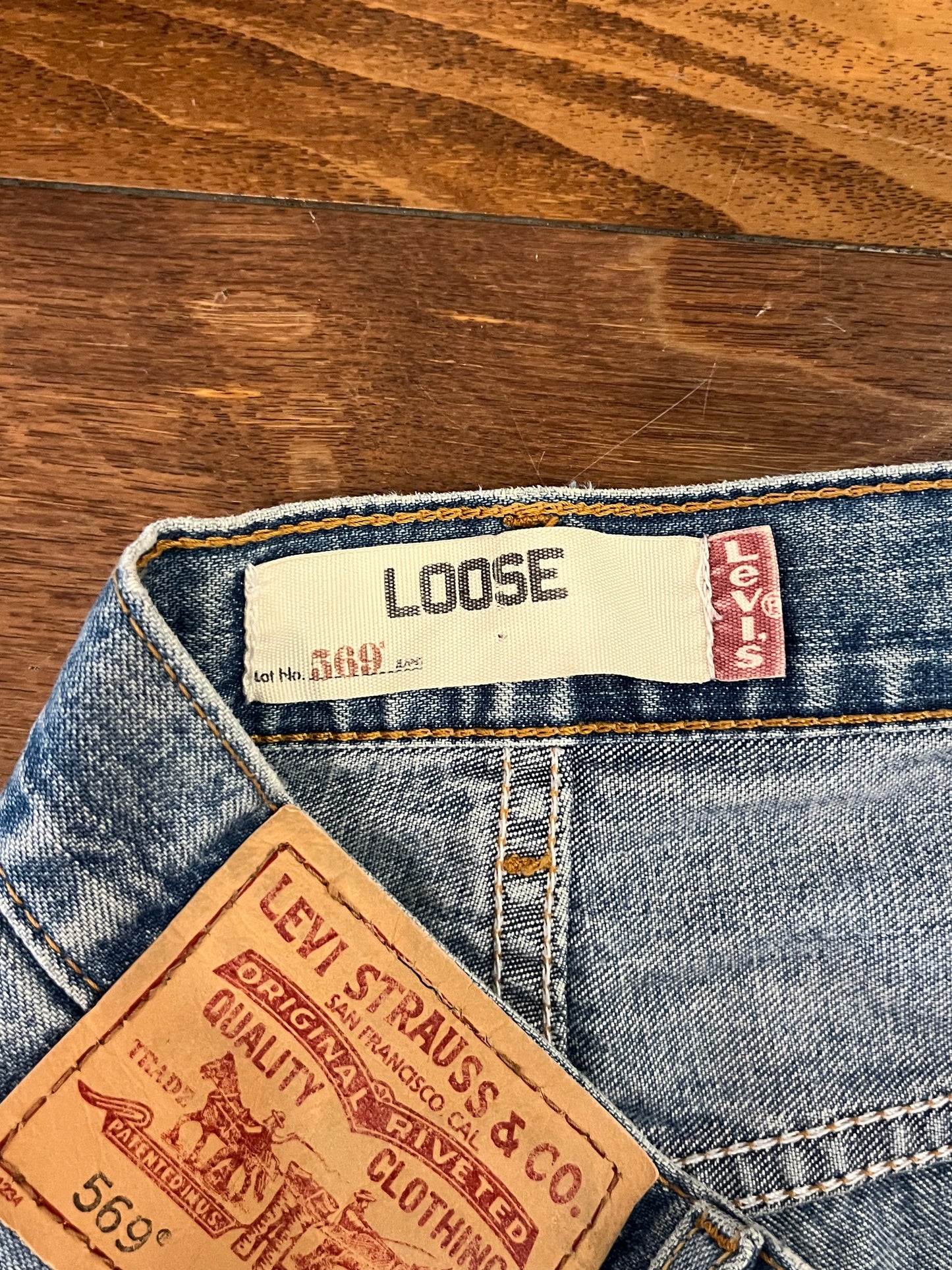 2009 Levi's 569 Baggy Shorts (34)