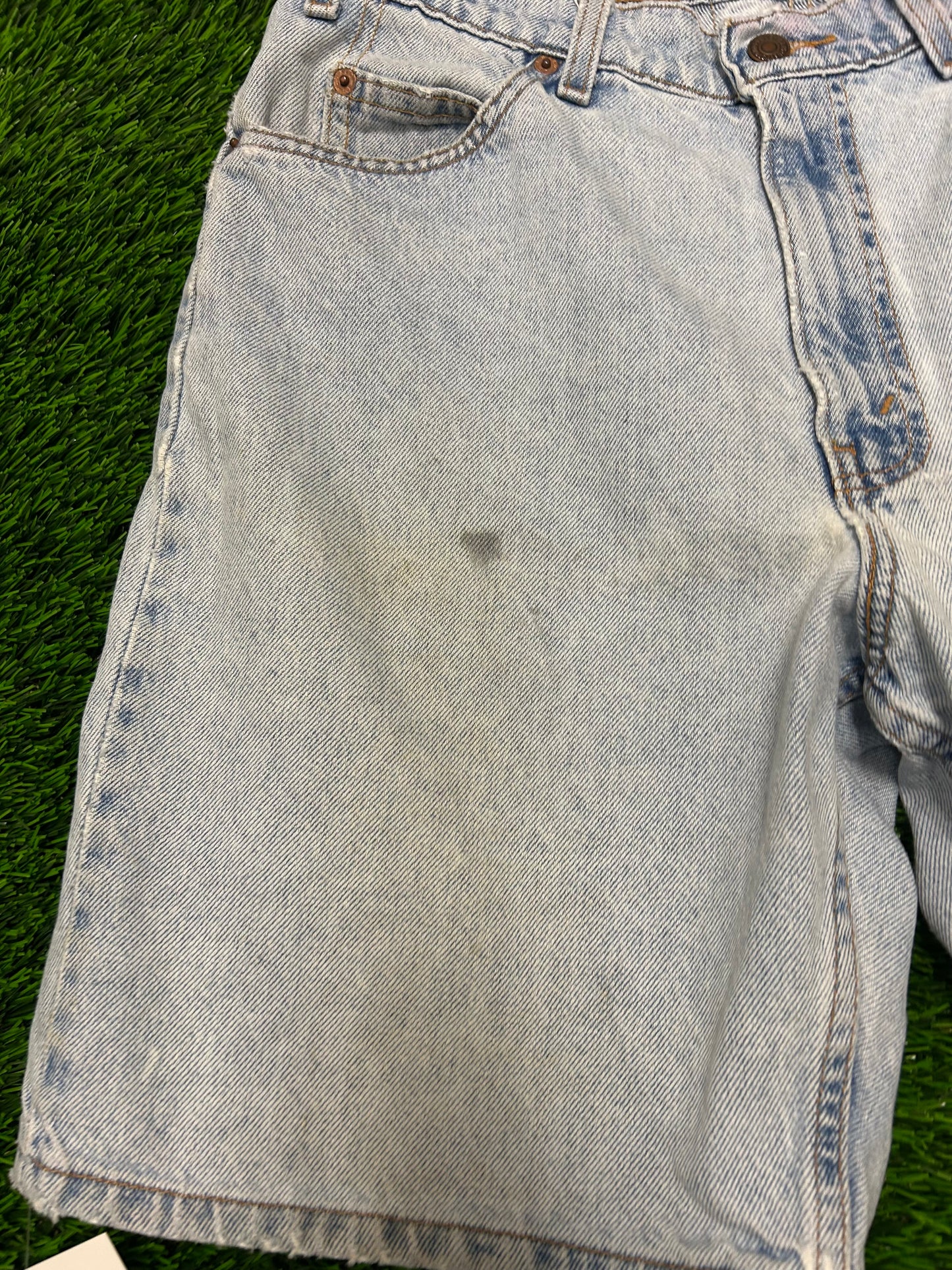 1996 Vintage Levi's 550 Light Blue Distressed Jean Shorts (34)
