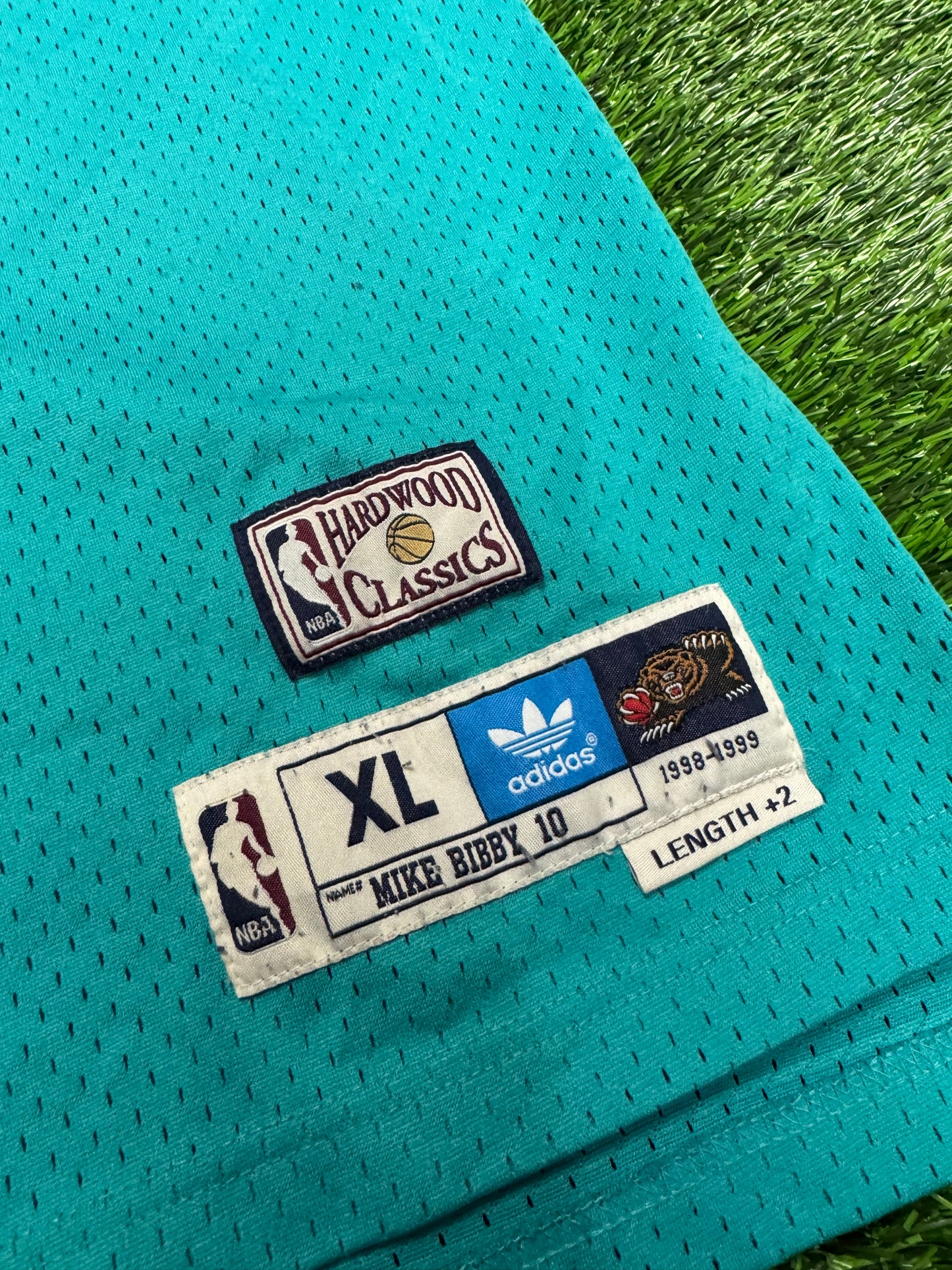 Vancouver Grizzlies Mike Bibby Adidas Hardwood Classics Jersey (XL)