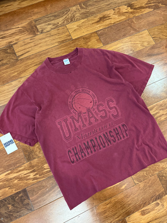 1995 UMASS Minutemen Vintage Distressed Cropped Tee (XL)