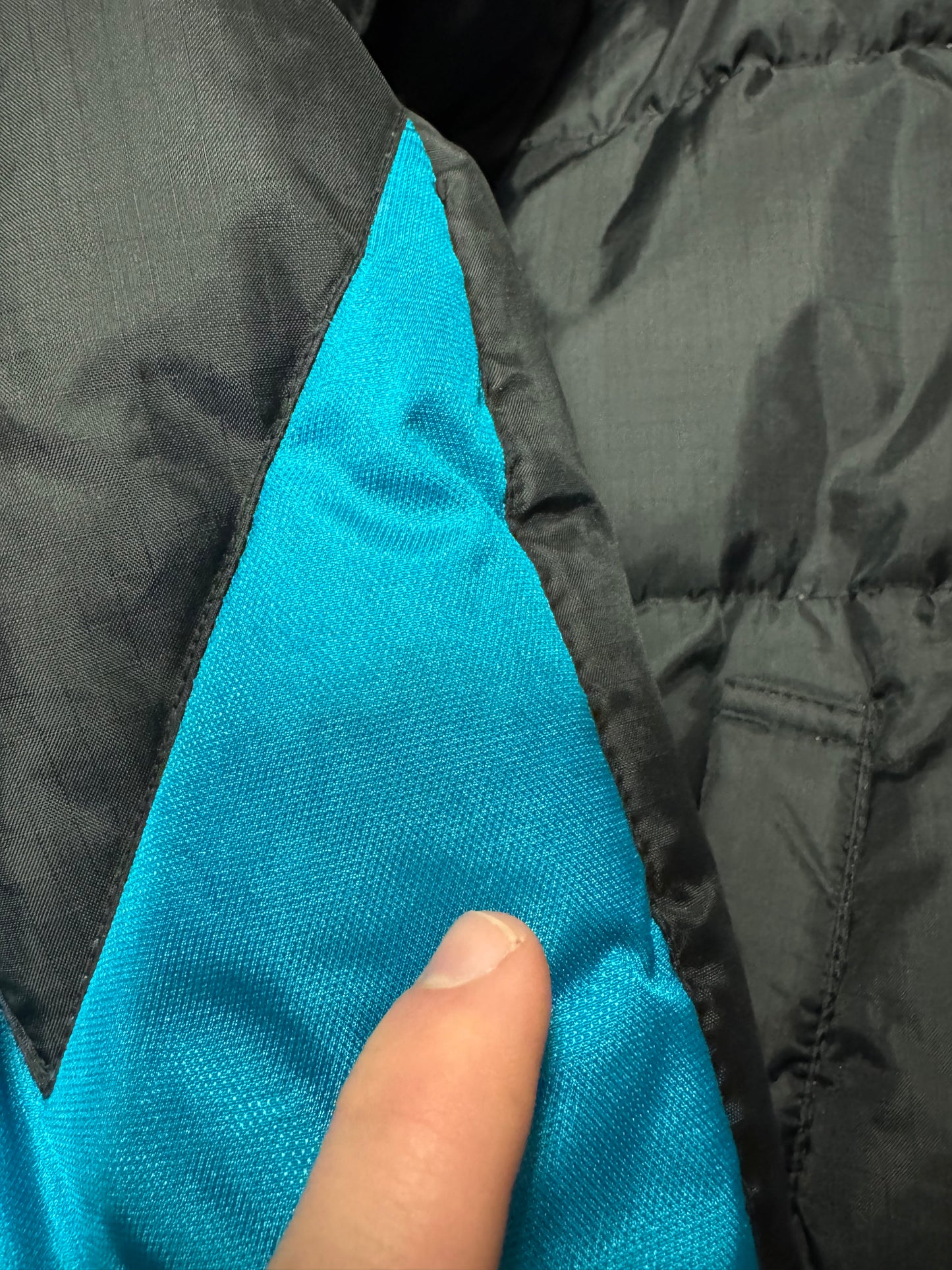 90s Detroit Pistons Vintage Pro Player Down Embroidered Puffer Jacket (L)