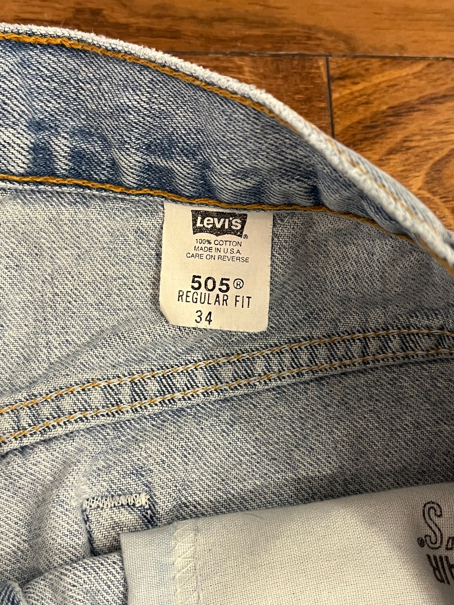 2000 Levi's 505 Jean Shorts (32)