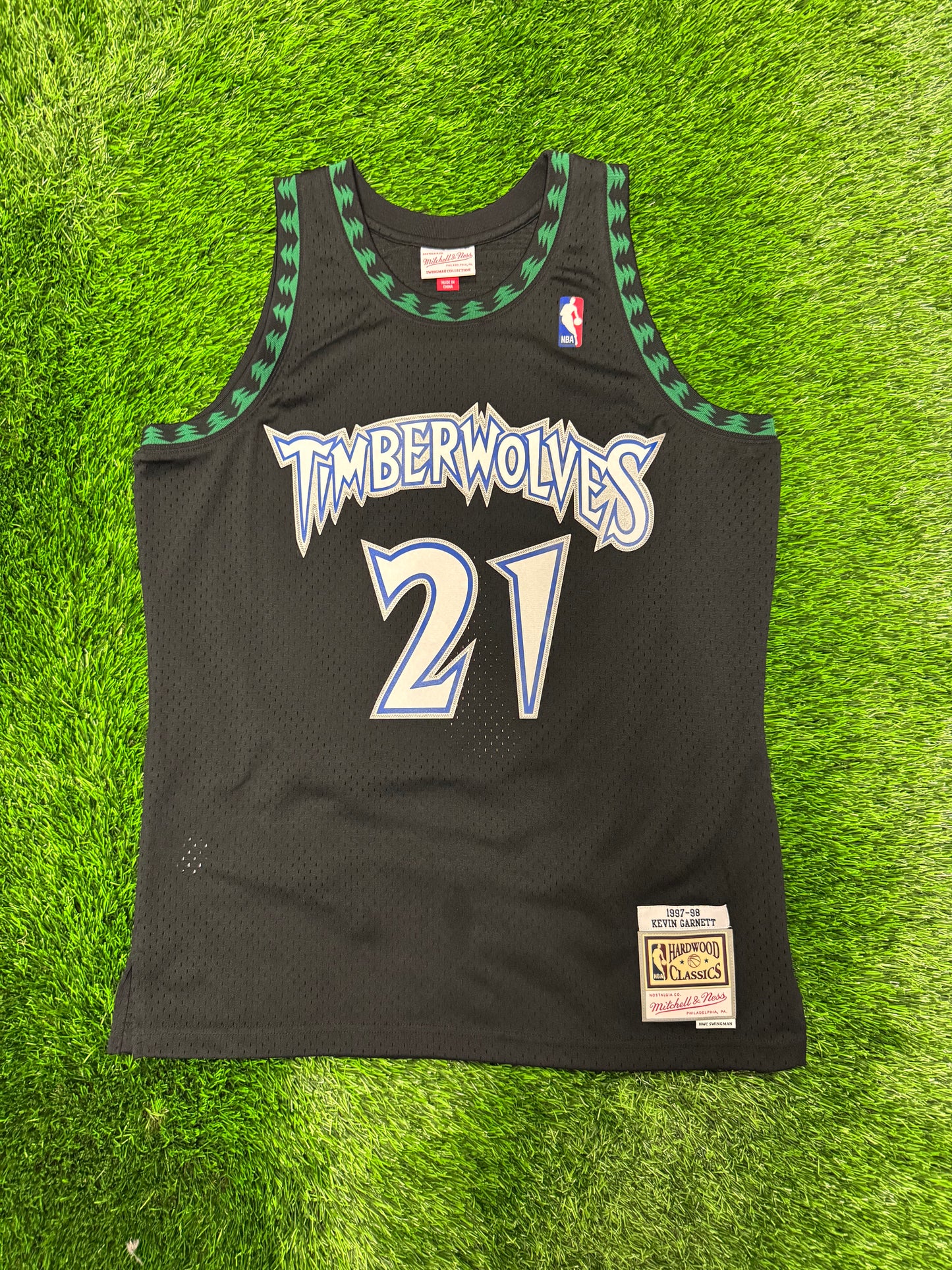 Minnesota Timberwolves Kevin Garnett Mitchell & Ness Retro NBA Jersey (L)