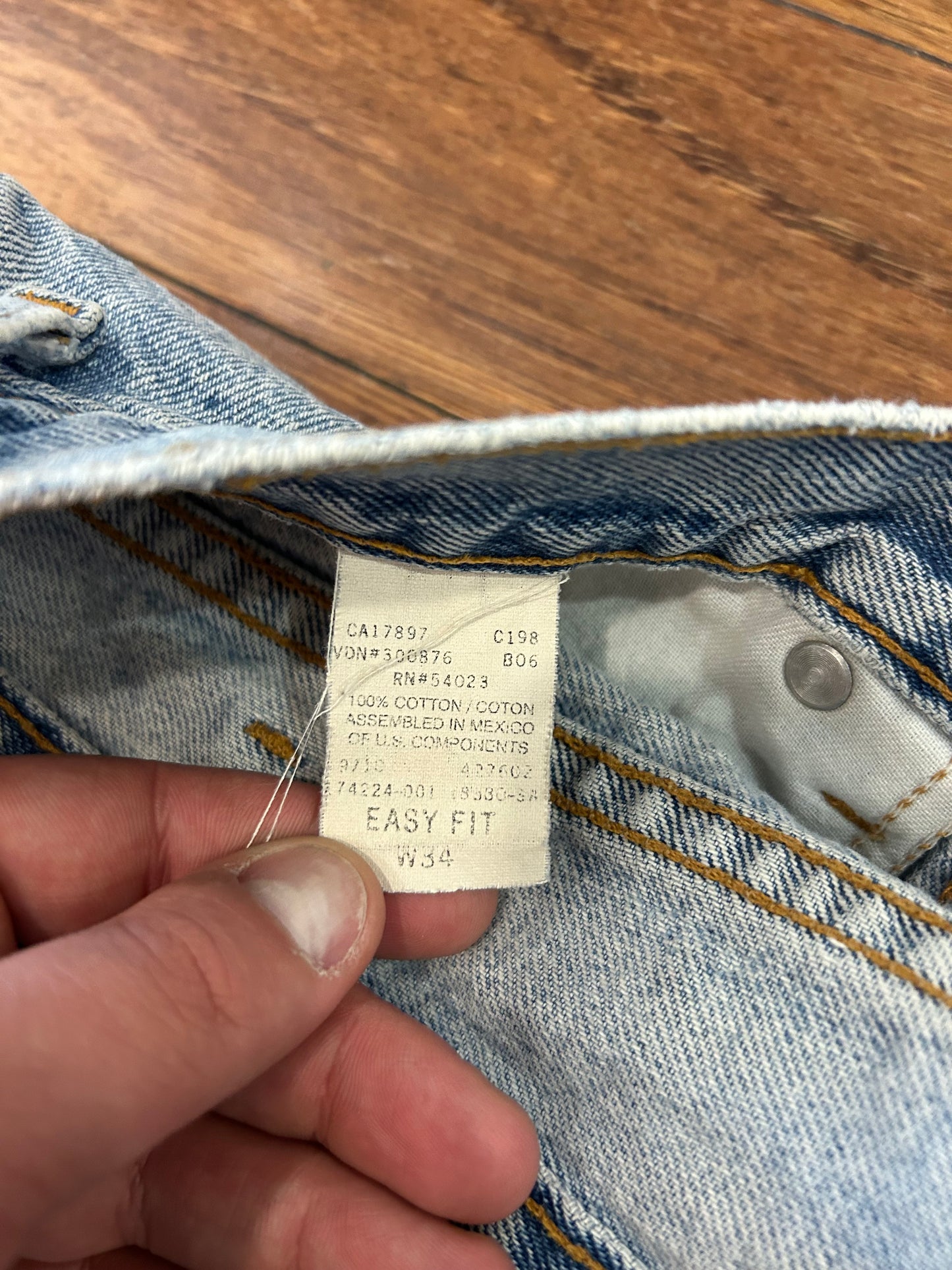 90s Gap Easy Fit Jean Shorts (34)