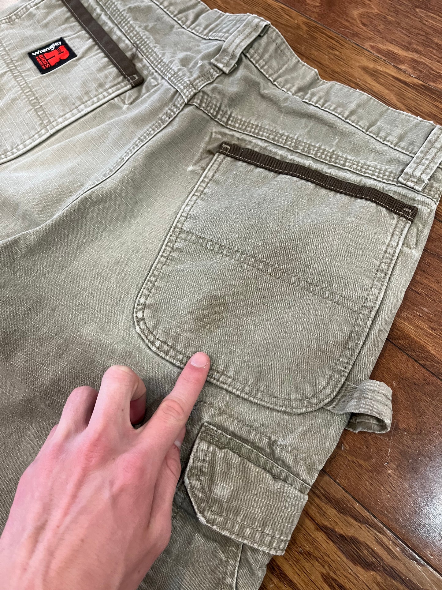 00s Wrangler Riggs Cargo Shorts (33)