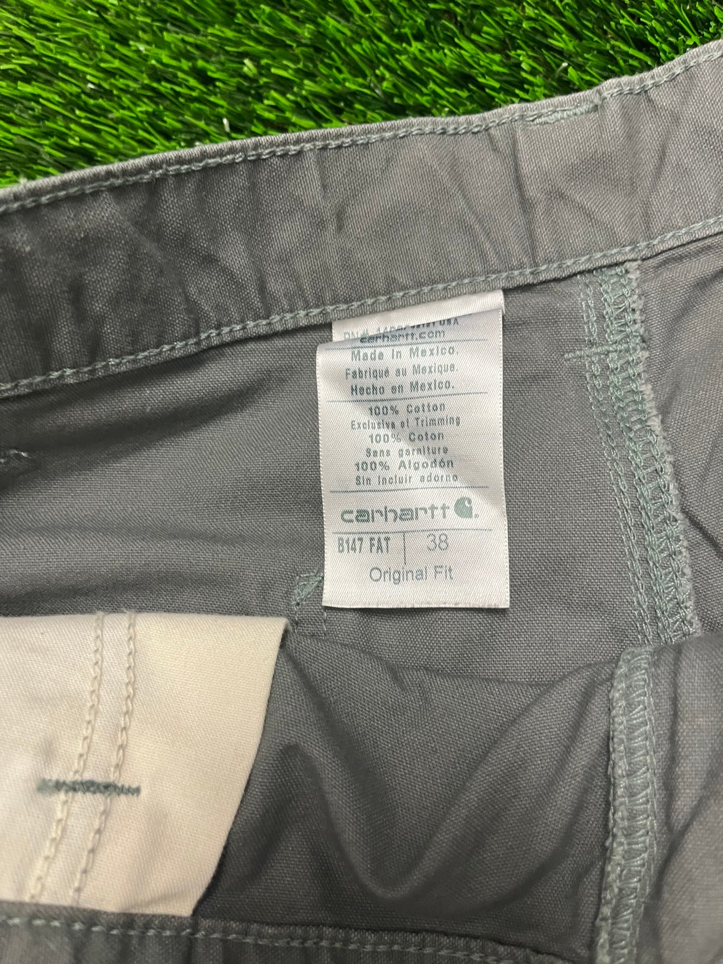 2010s Carhartt Olive Carpenter Workwear Shorts (38)