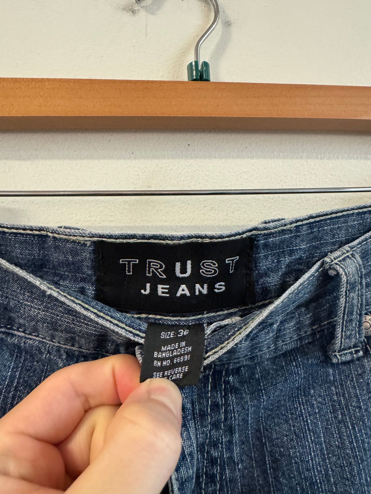 00s Baggy Trust Jean Shorts (36)