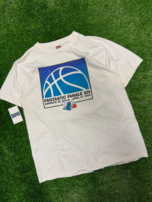 2002 Charlotte Hornets v Chicago Bulls Fantastic Fanale XIV Vintage NBA Tee (XL)
