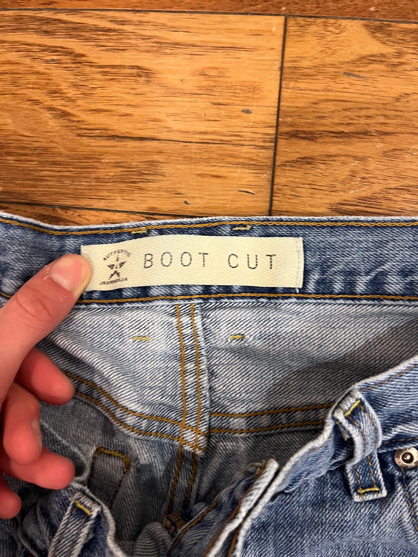 2005 Arizona Boot Cut Jeans (34 x 32)