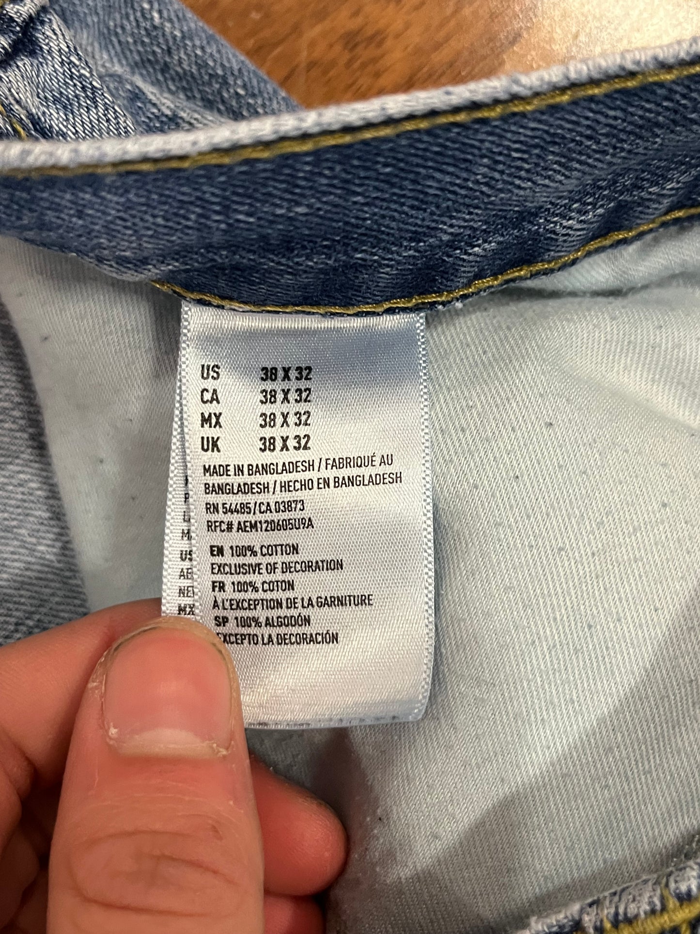 2010s American Eagle Distressed Blue Jeans (38 x 32)