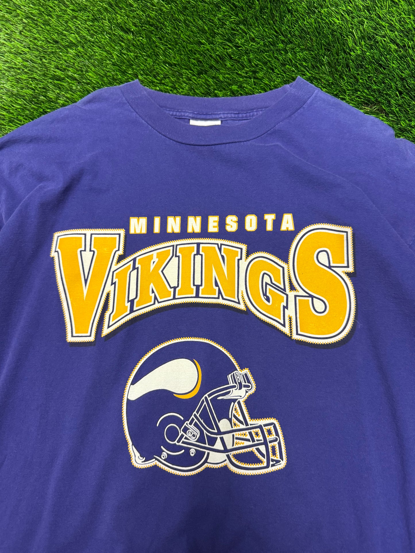 00s Minnesota Vikings Dynasty Helmet Spell Out Tee (XXL)