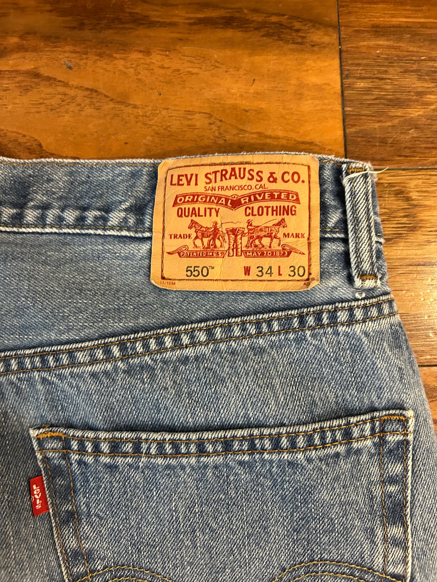 00s Levi's 550 Relaxed Fit Blue Jeans (34 x 30)