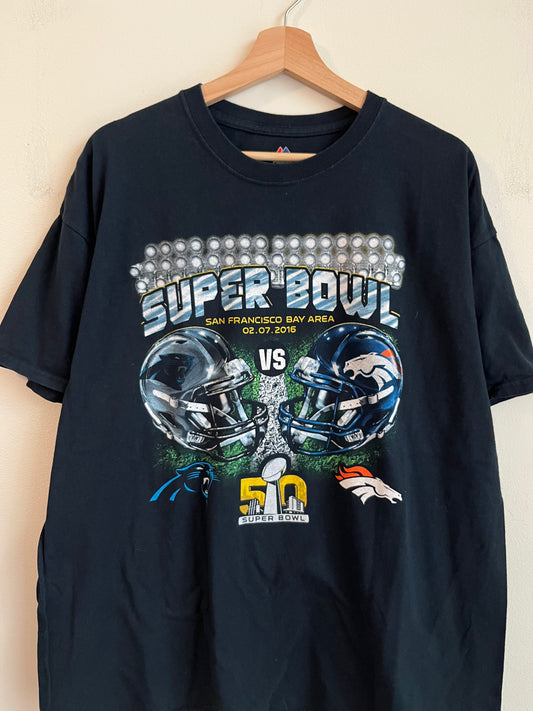 2016 Super Bowl 50 Carolina Panthers v Denver Broncos Helmets Tee (XL)