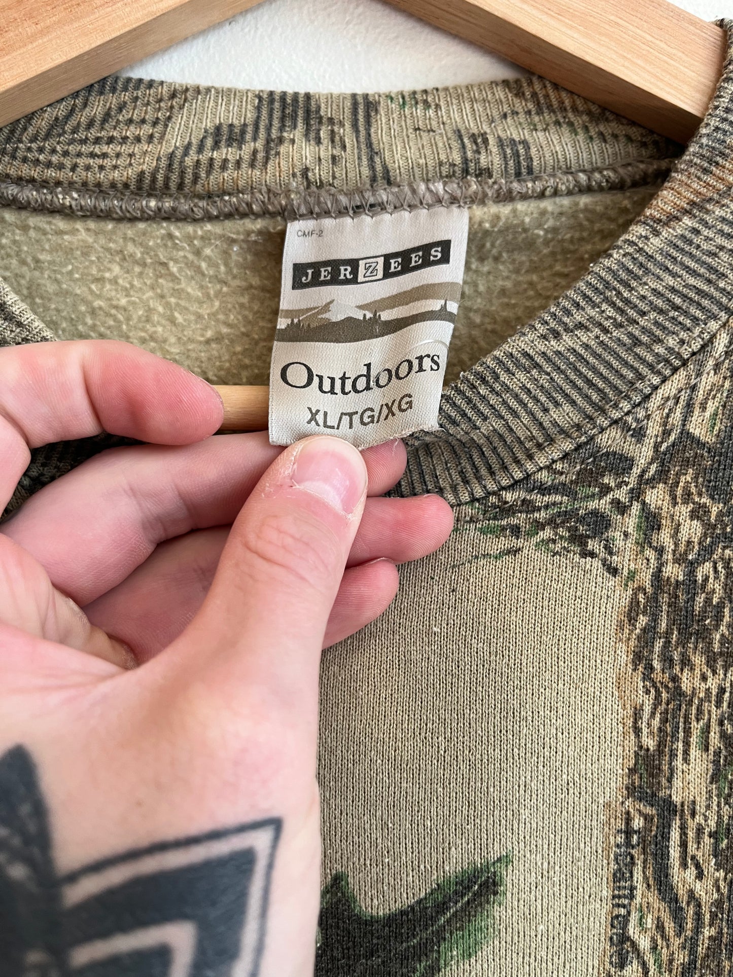 90s Jerzees Outdoors Faded Camo Crewneck (XL)