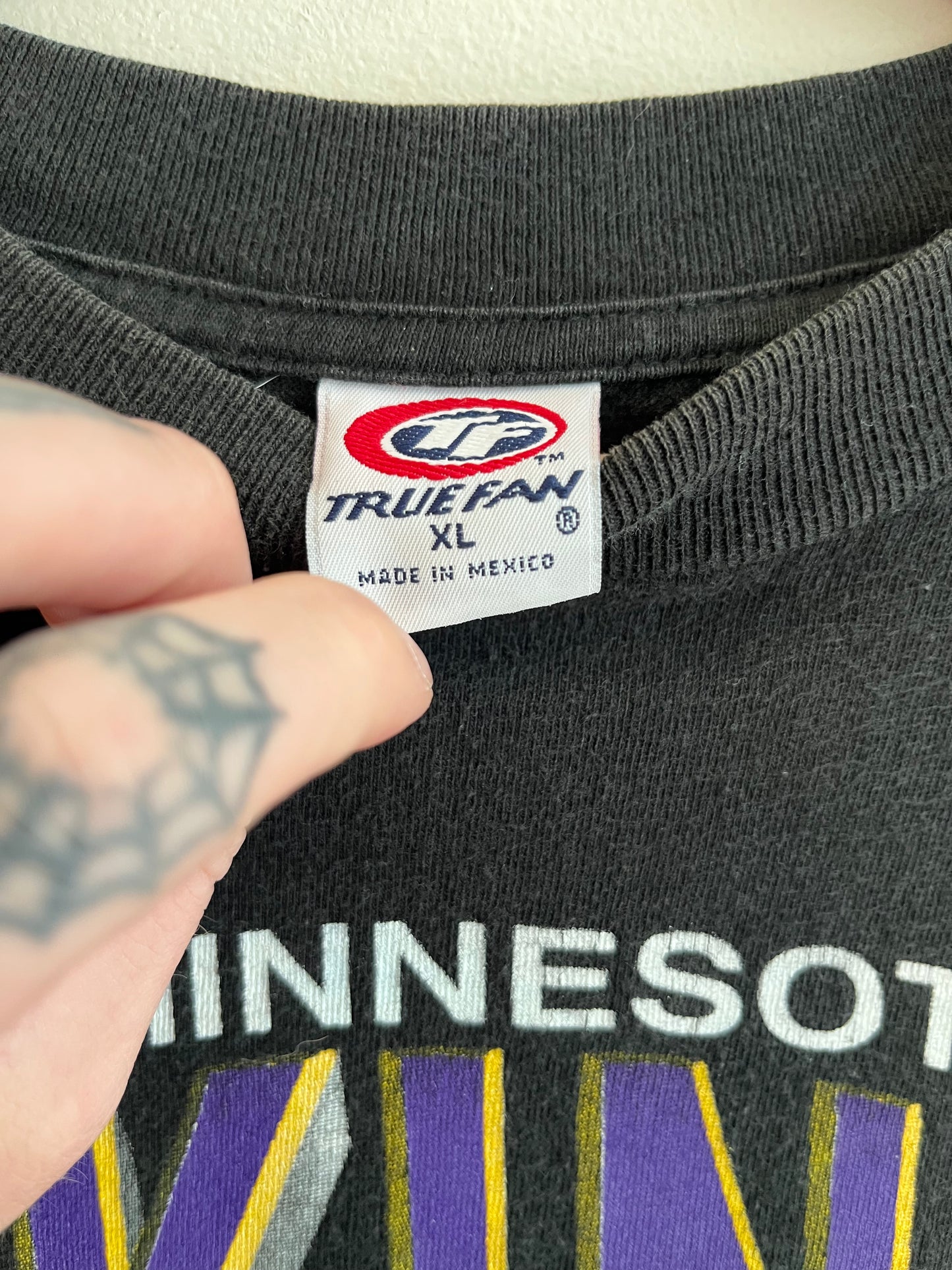 90s Minnesota Vikings True Fan Graphic Tee (XL)