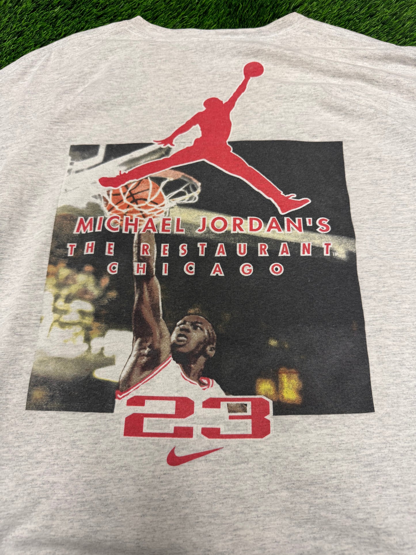 90s Nike Michael Jordan's Restaurant Jump Man NBA Tee (XL)