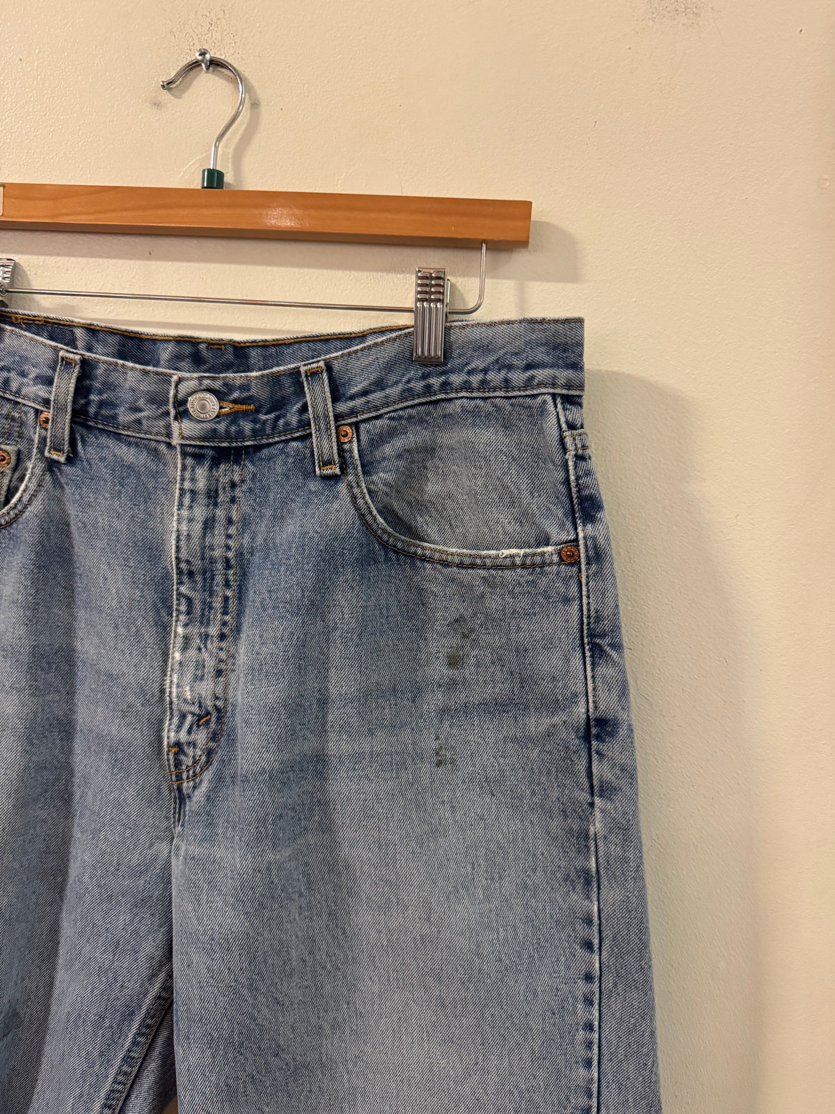 2002 Levi's 550 Stained Shorts (35)