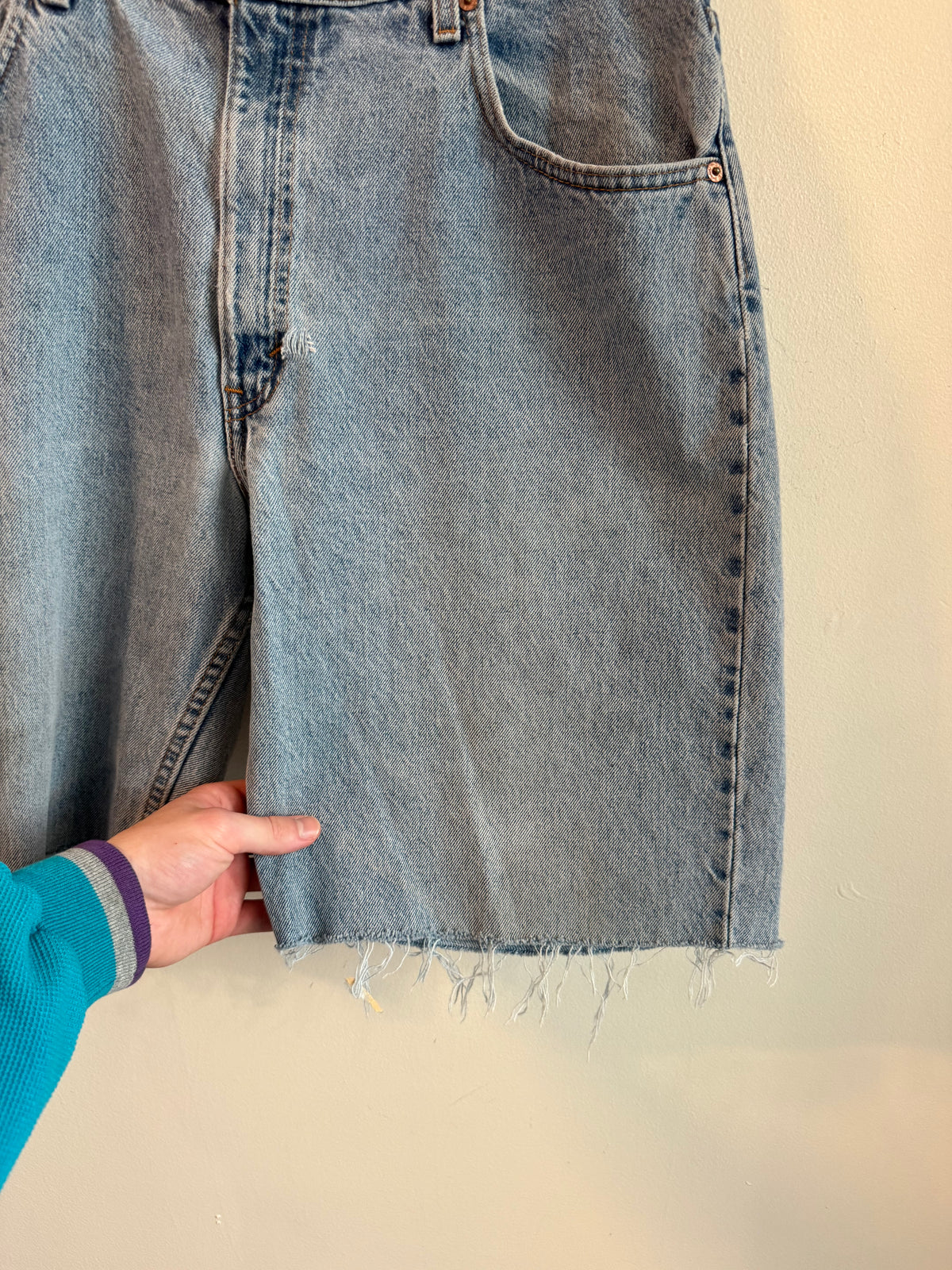 1997 Levi”s 560 Baggy Light Wash Shorts (36)