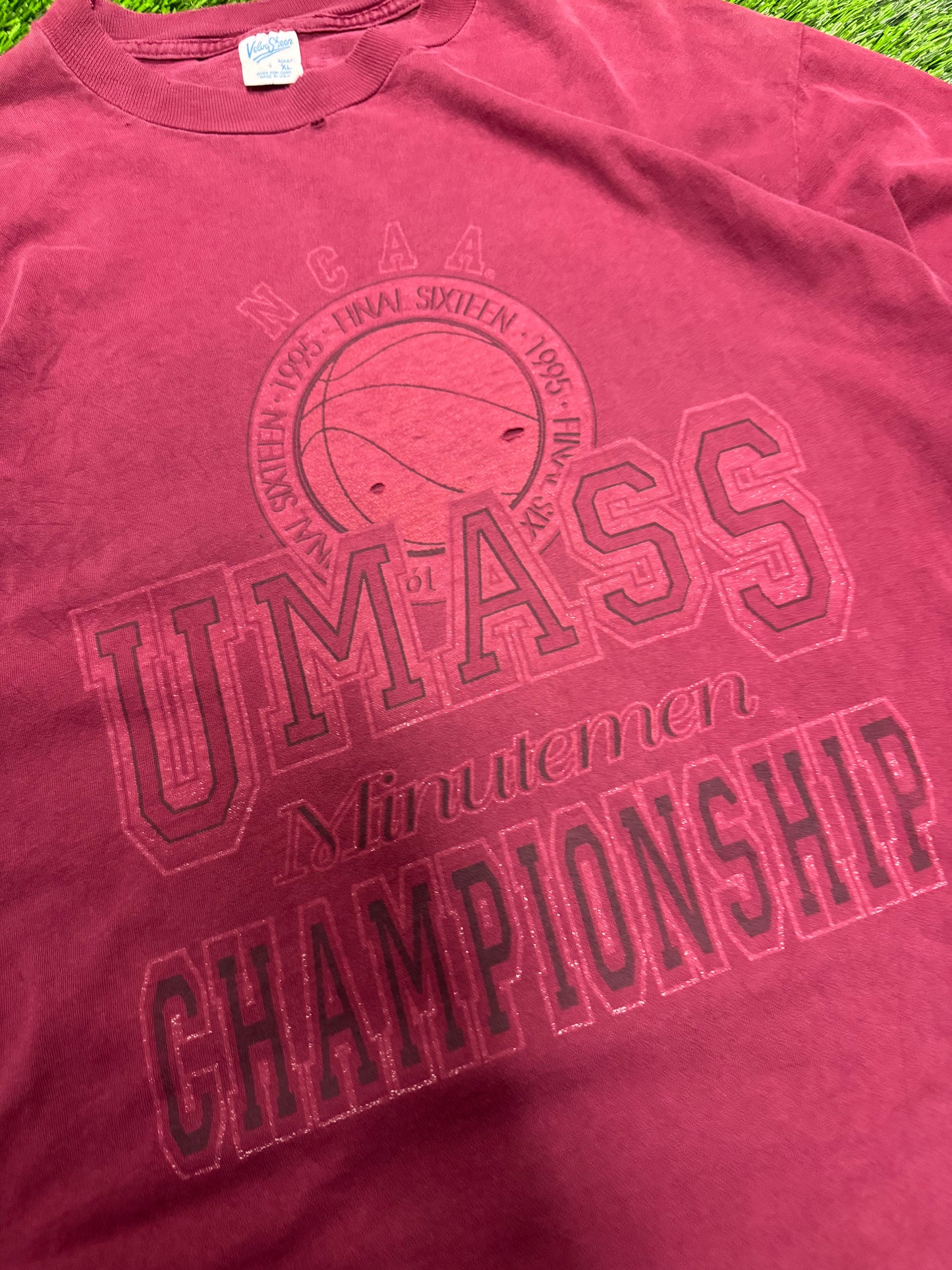 1995 UMASS Minutemen Vintage Distressed Tee (XL)