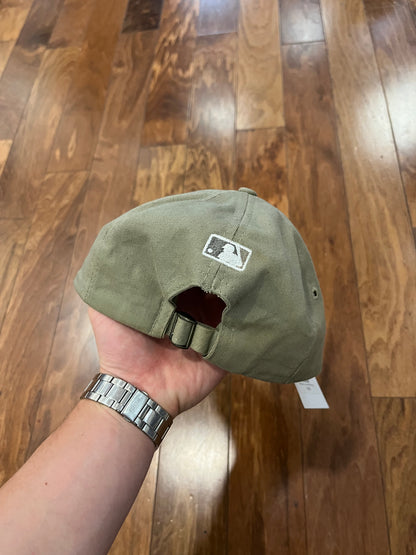 1999 New York Yankees Beige Spell Out Hat (OS)
