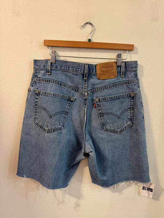 2001 Levi's 560 Mid Wash Shorts (34)