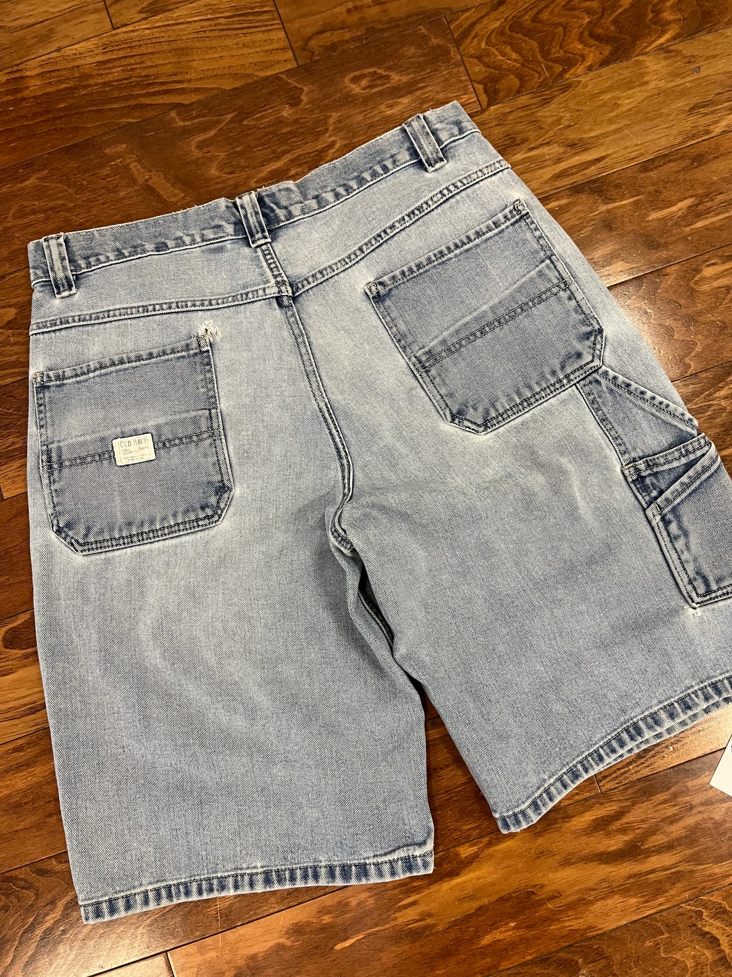 2005 Old Navy Carpenter Distressed Baggy Shorts (36)
