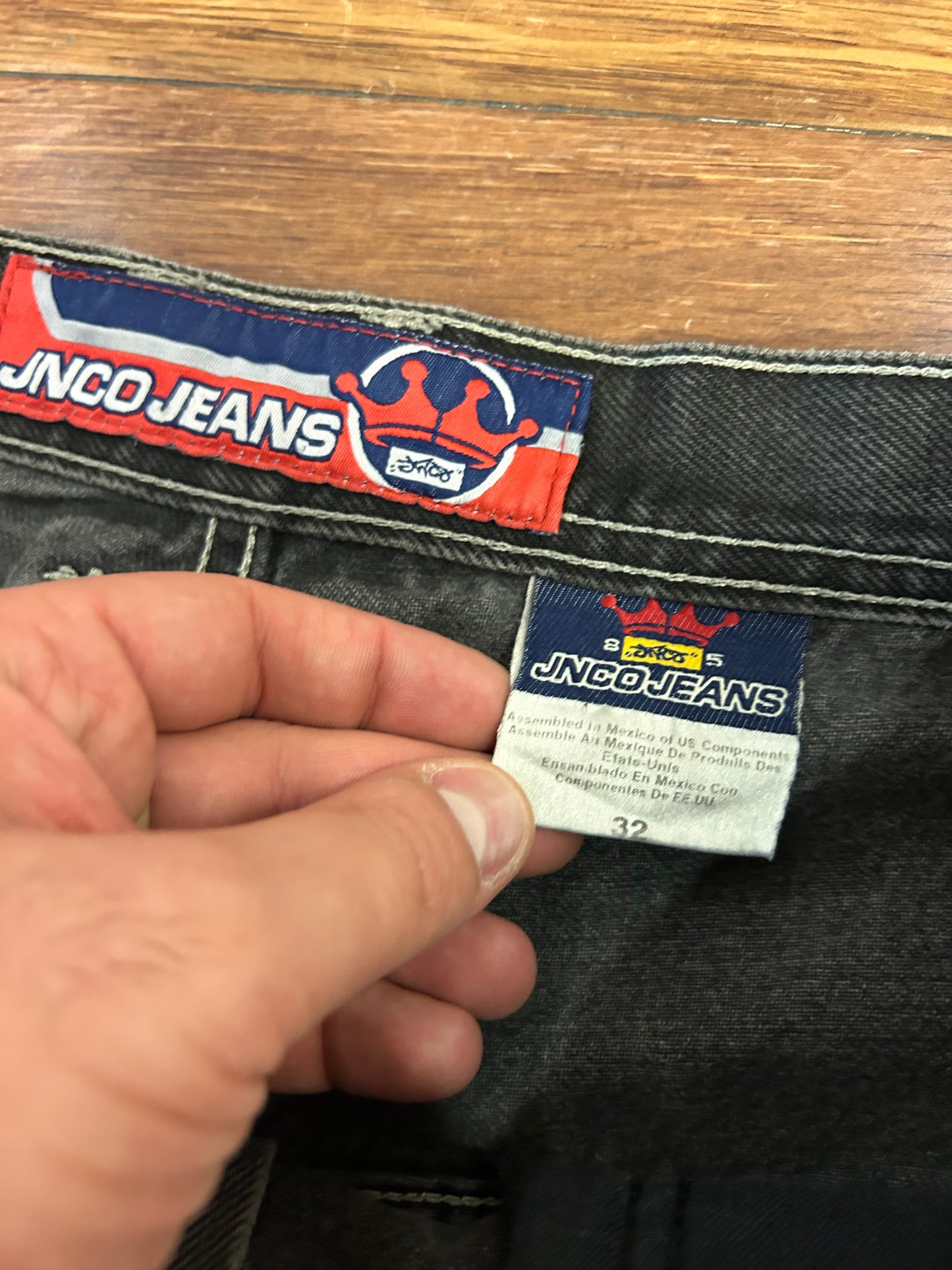 00s JNCO Dragon Vintage Baggy Shorts (32)