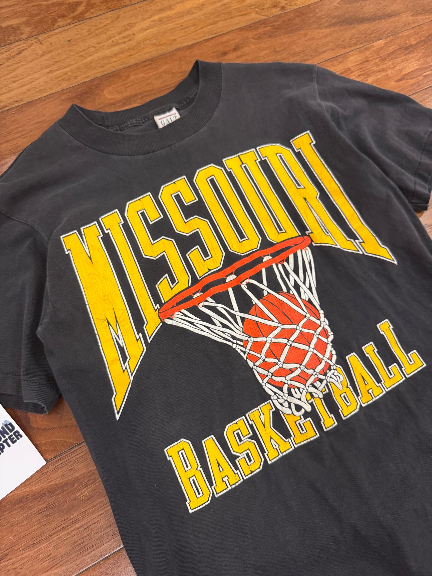 90s Missouri Tigers Basketball Graphic Tee (M)