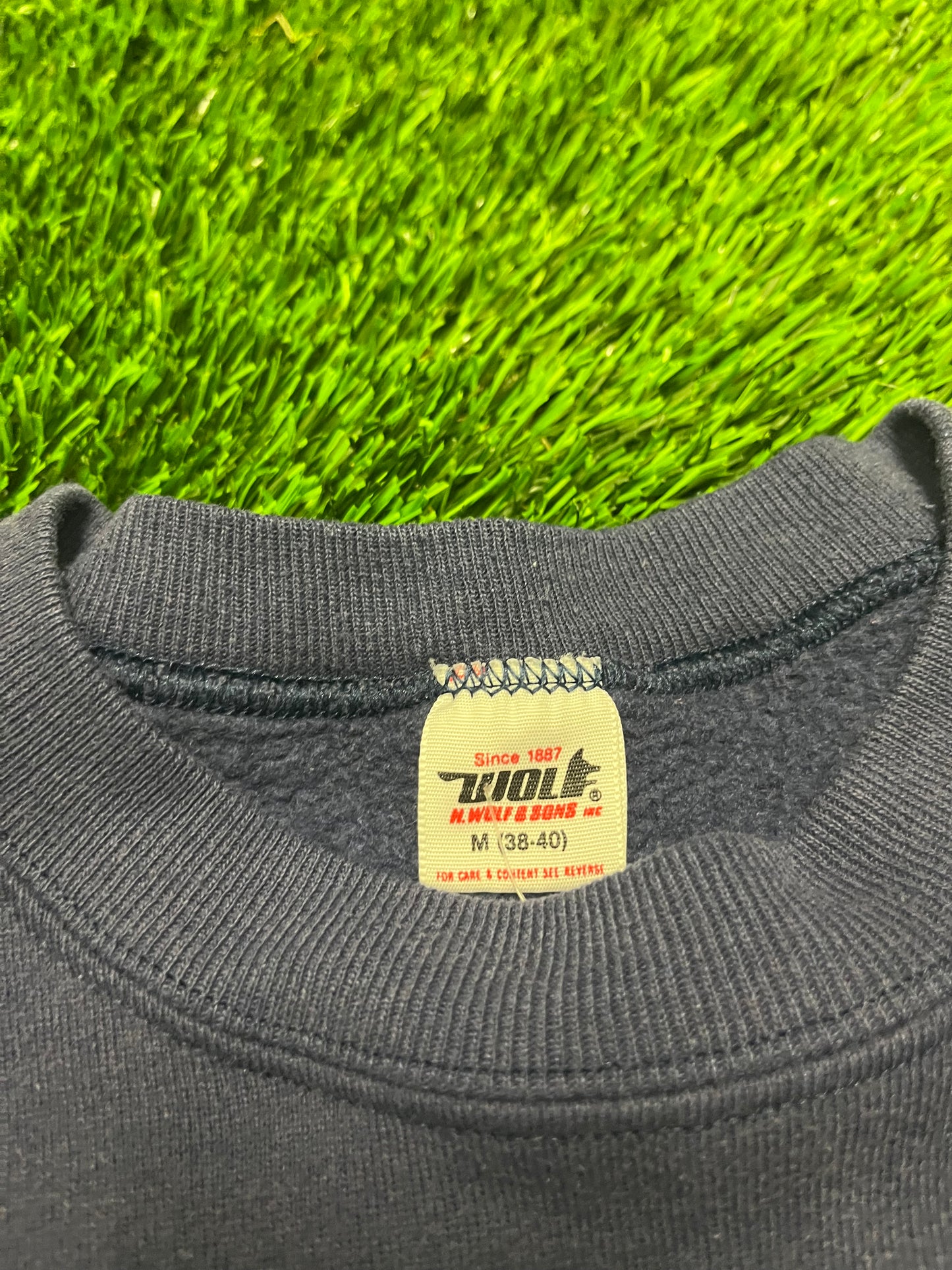 90s UNCG Greensboro Embroidered Vintage College Navy Crewneck (M)