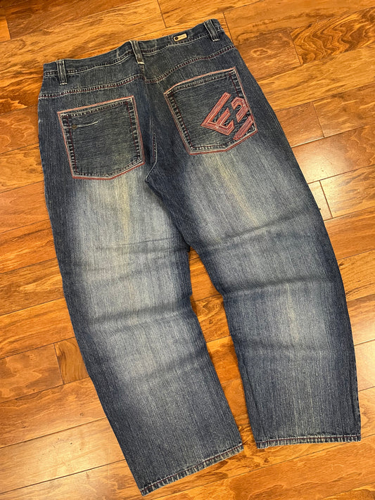 00s Enyce Baggy Embroidered Jeans (38 x 32)