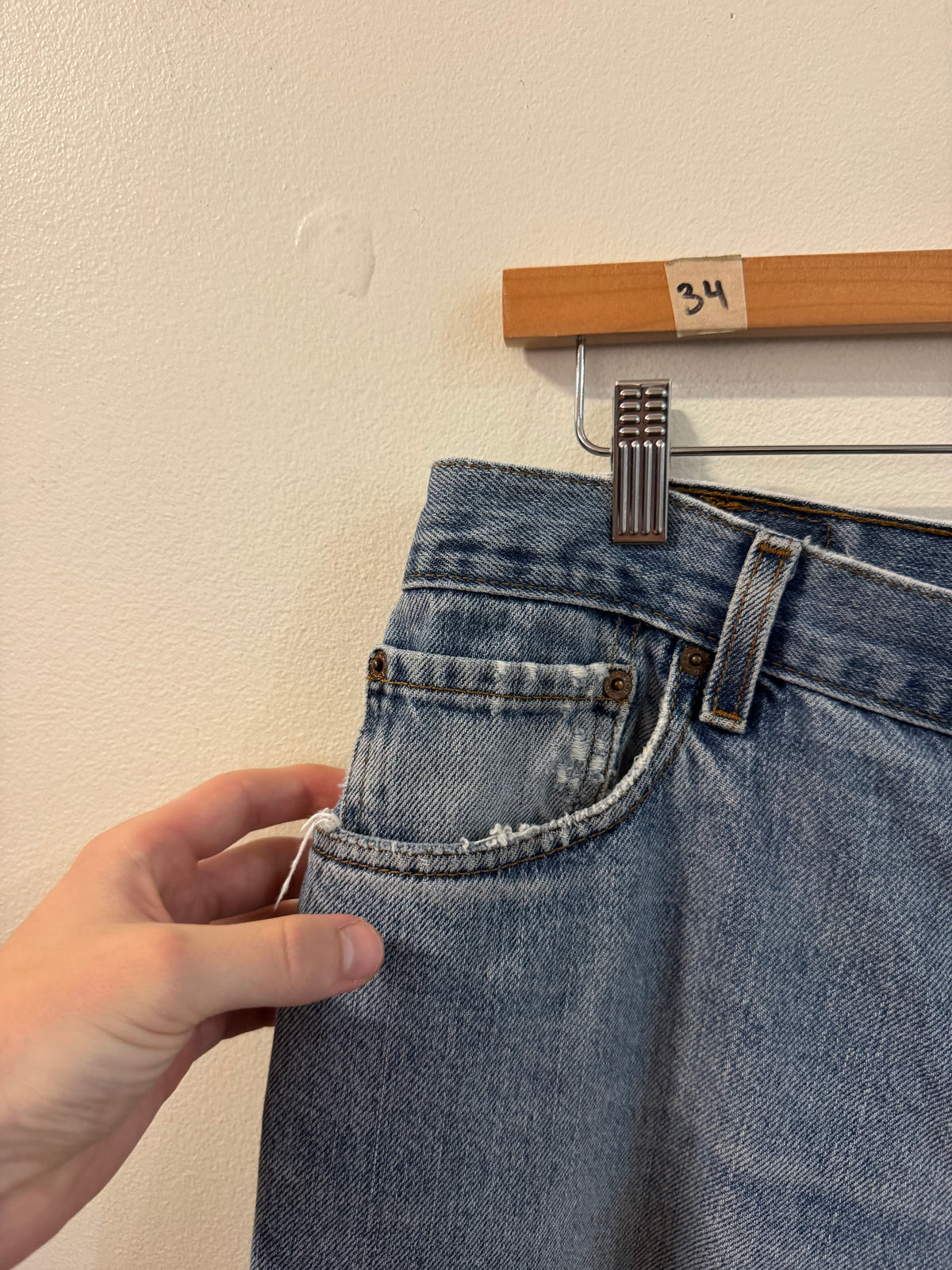 2004 Levi's 560 Distressed Light Wash Shorts (34)