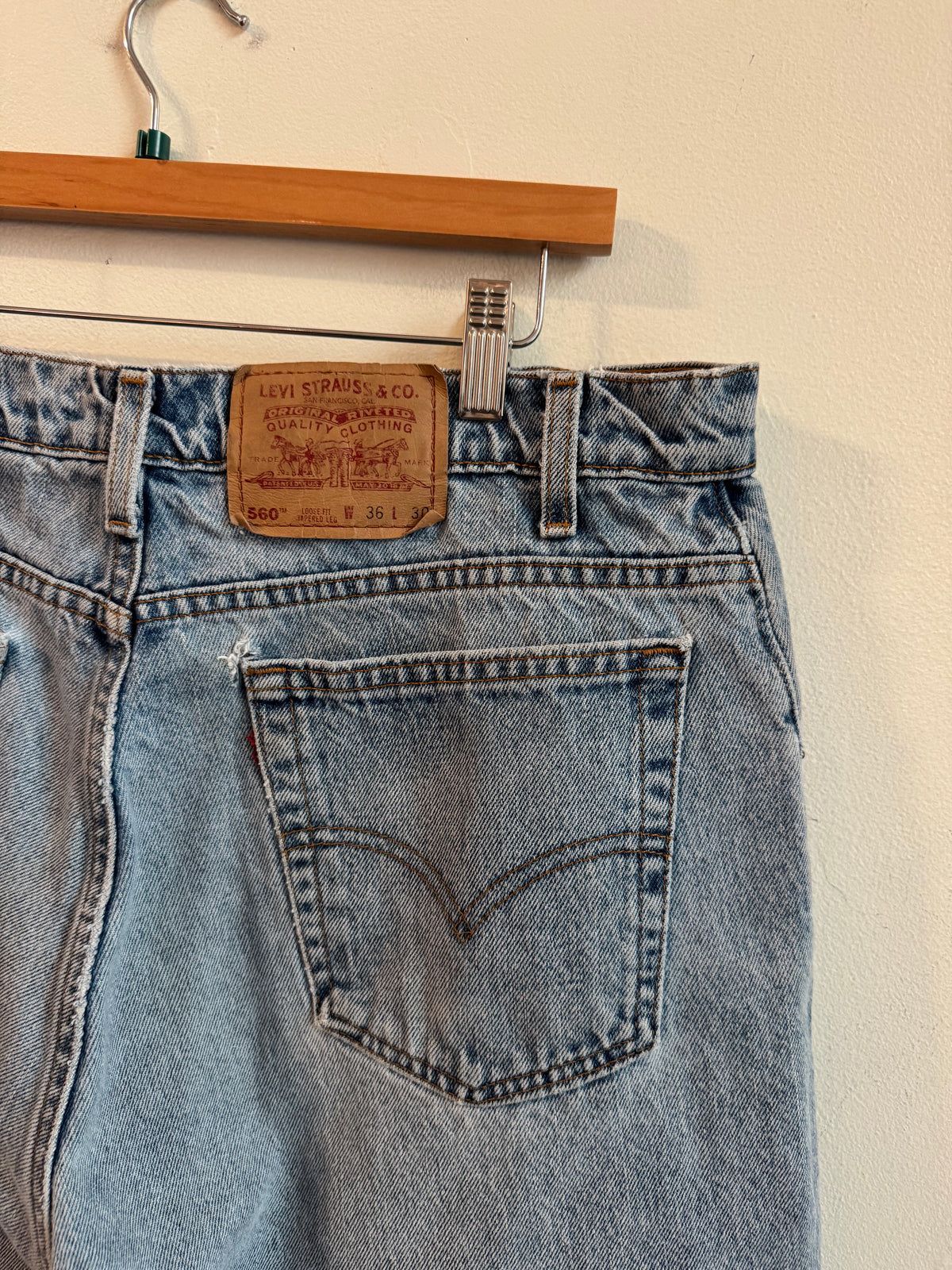 1997 Levi”s 560 Baggy Light Wash Shorts (36)