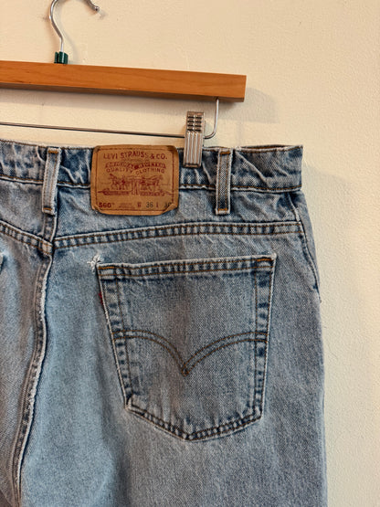 1997 Levi”s 560 Baggy Light Wash Shorts (36)