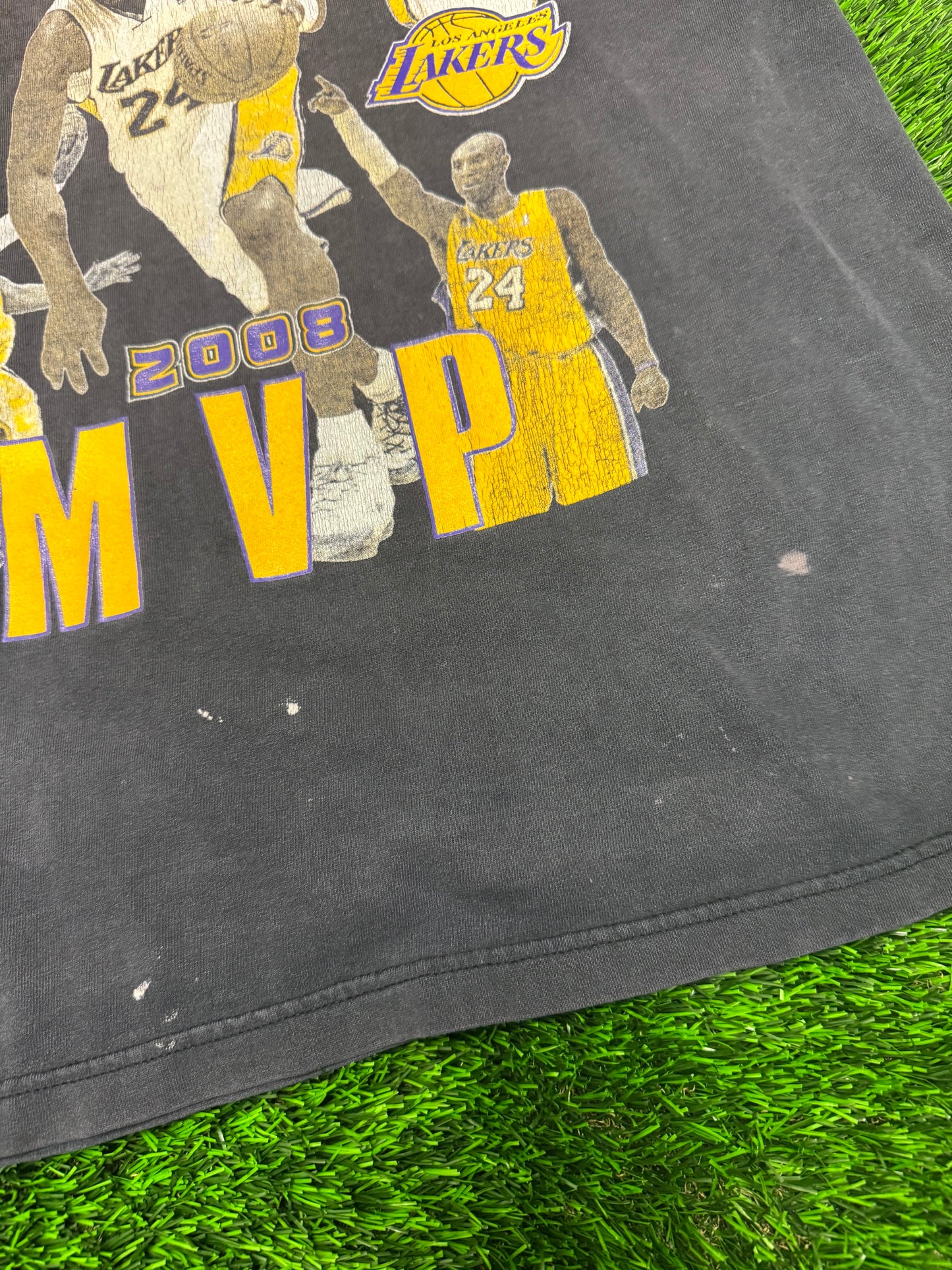2008 Kobe Bryant Los Angeles Lakers Vintage Faded Tee (XL)
