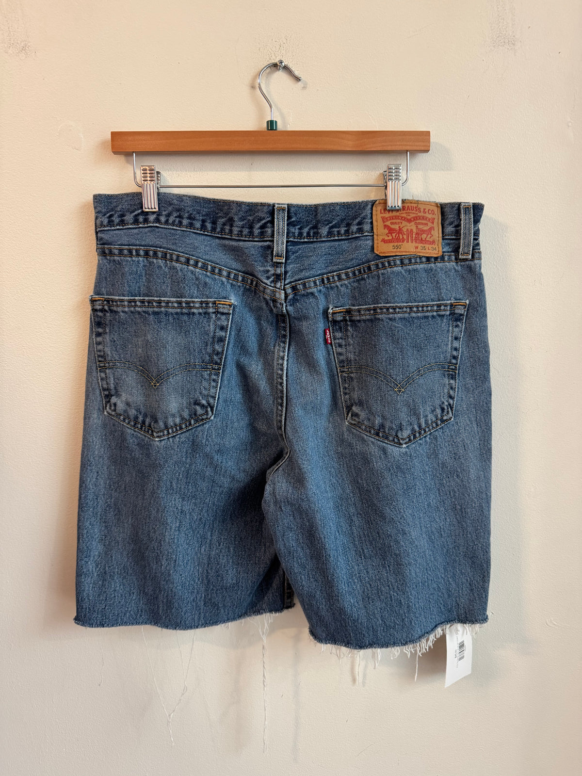 2010s Levi's 550 Dark Wash Shorts (35)