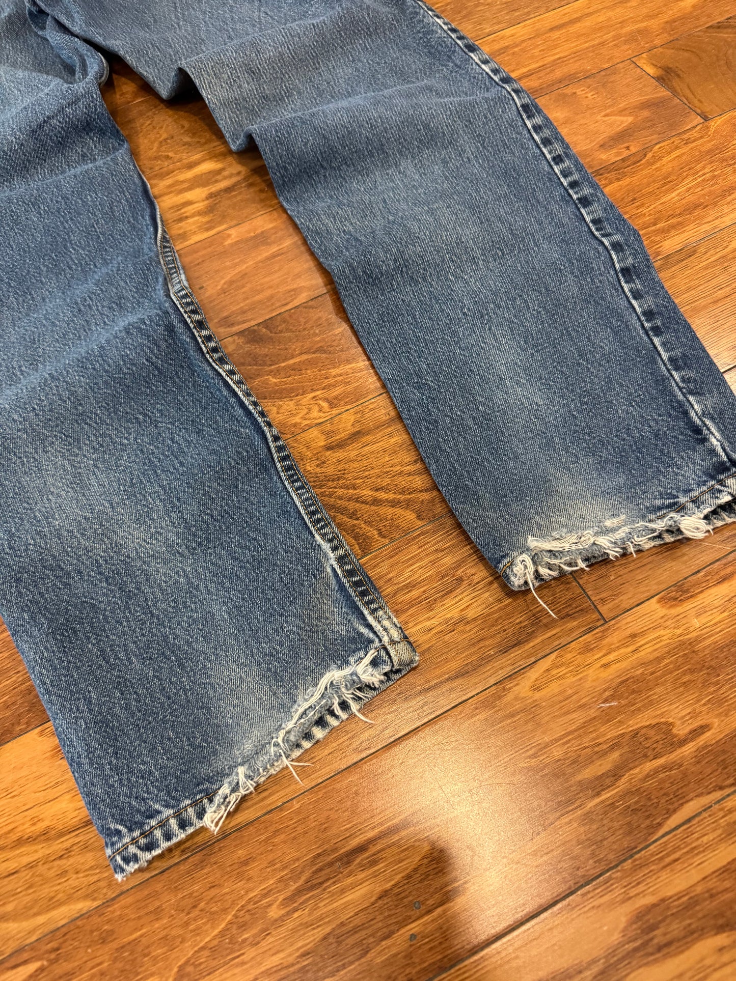2001 Levi's 550 Vintage Mid Wash Jeans (33 x 34)