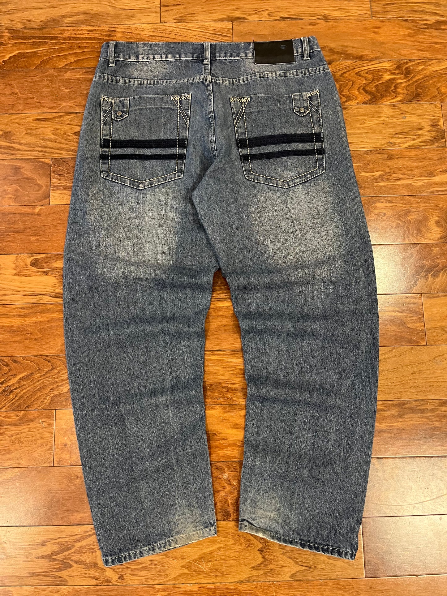 00s Jean Station Embroidered Jeans (38 x 30)