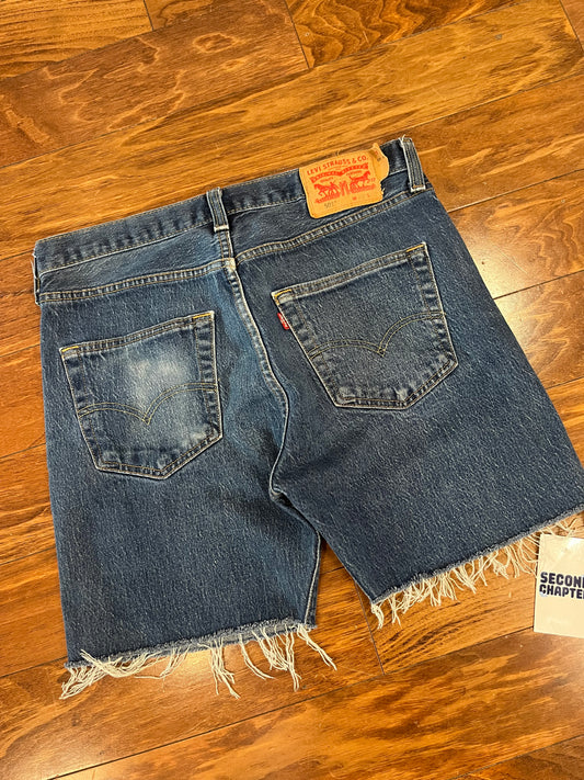 00s Levi's 501 Dark Cut Off Shorts (32)