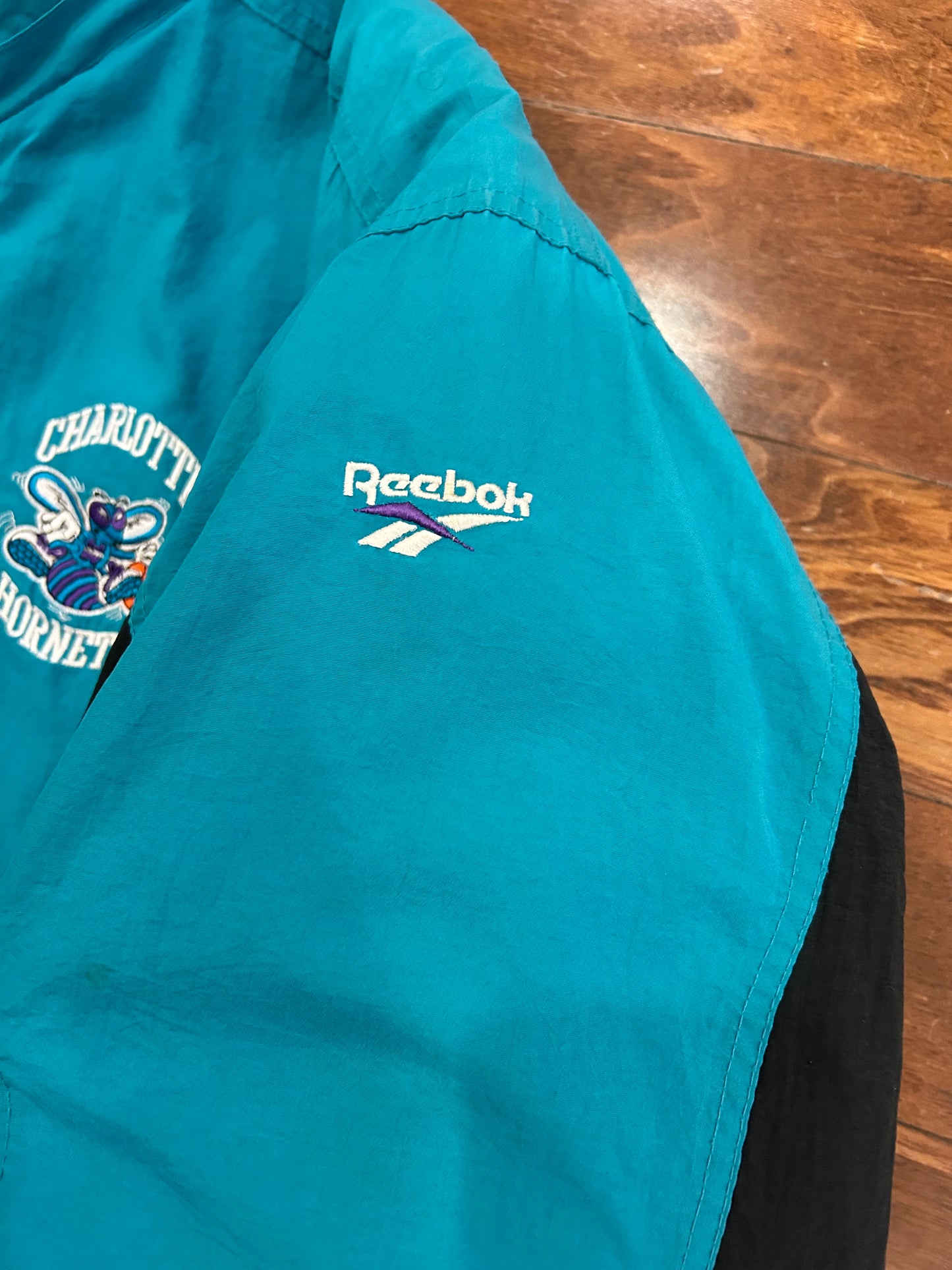 90s Charlotte Hornets Vintage Reebok Puffer Jacket (L)