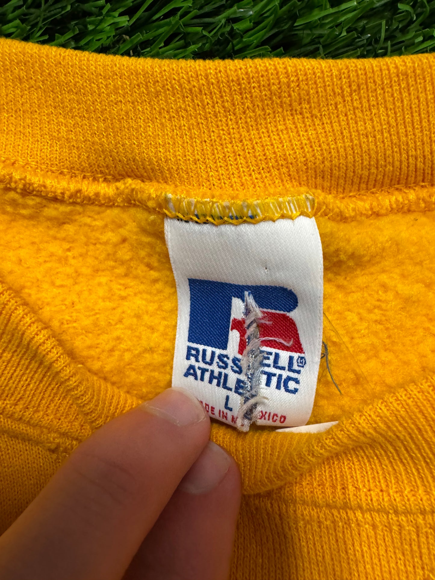 00s Russell Athletics Gold Essential Vintage Crewneck (L)