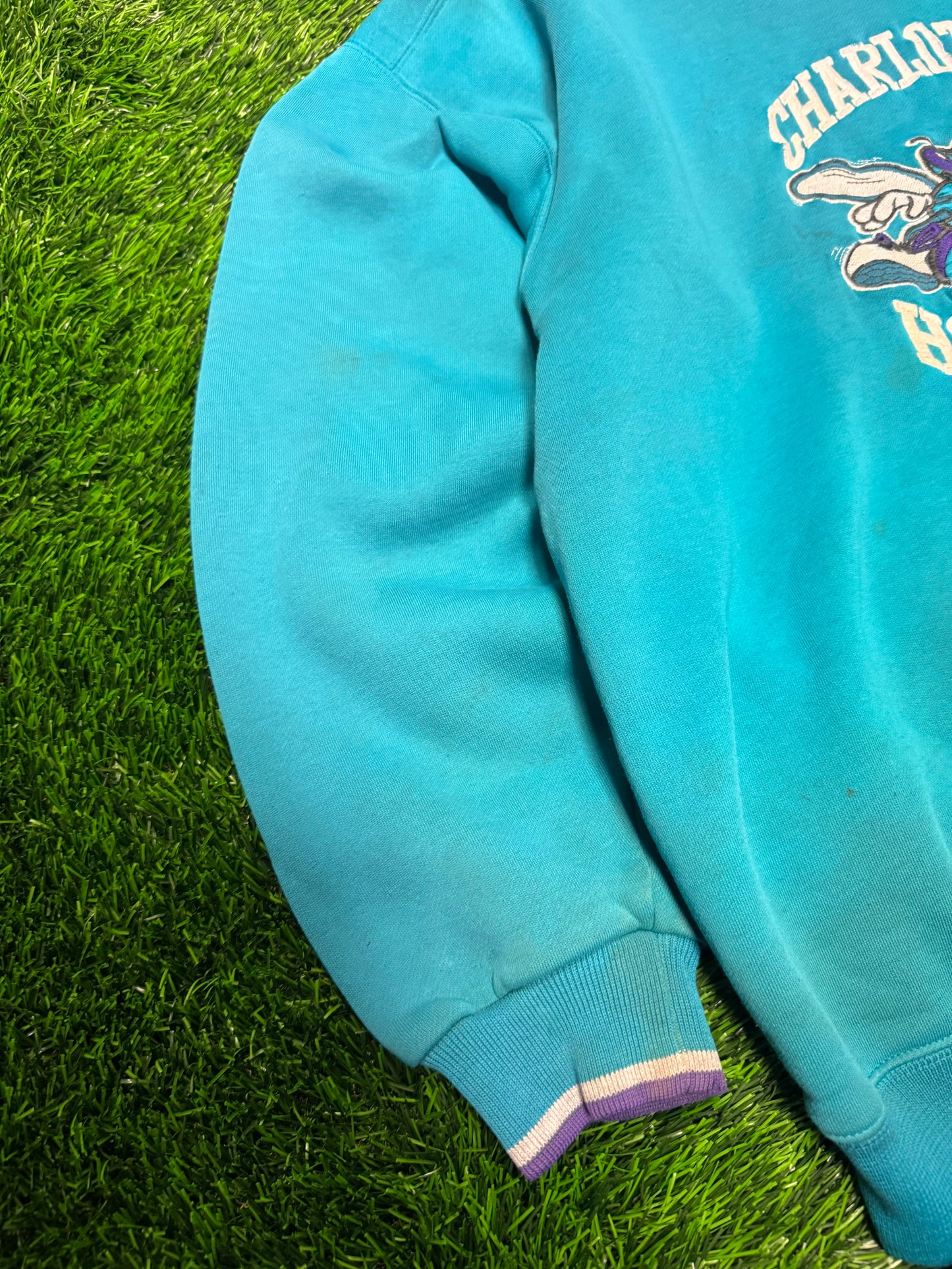 90s Charlotte Hornets Embroidered Thrashed Starter Crewneck (L)