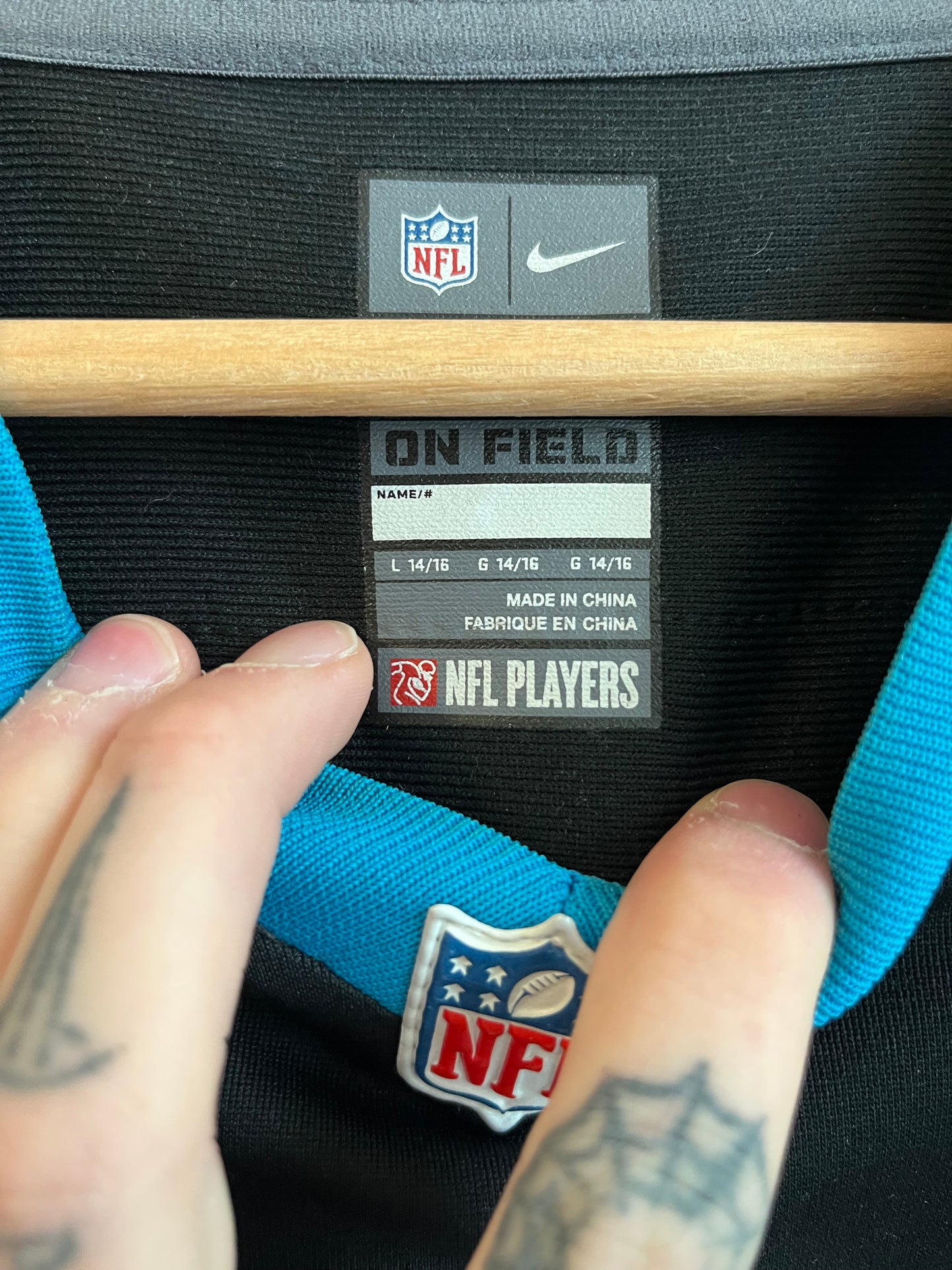 2016 Carolina Panthers Luke Kuechly Nike Jersey (Youth L)