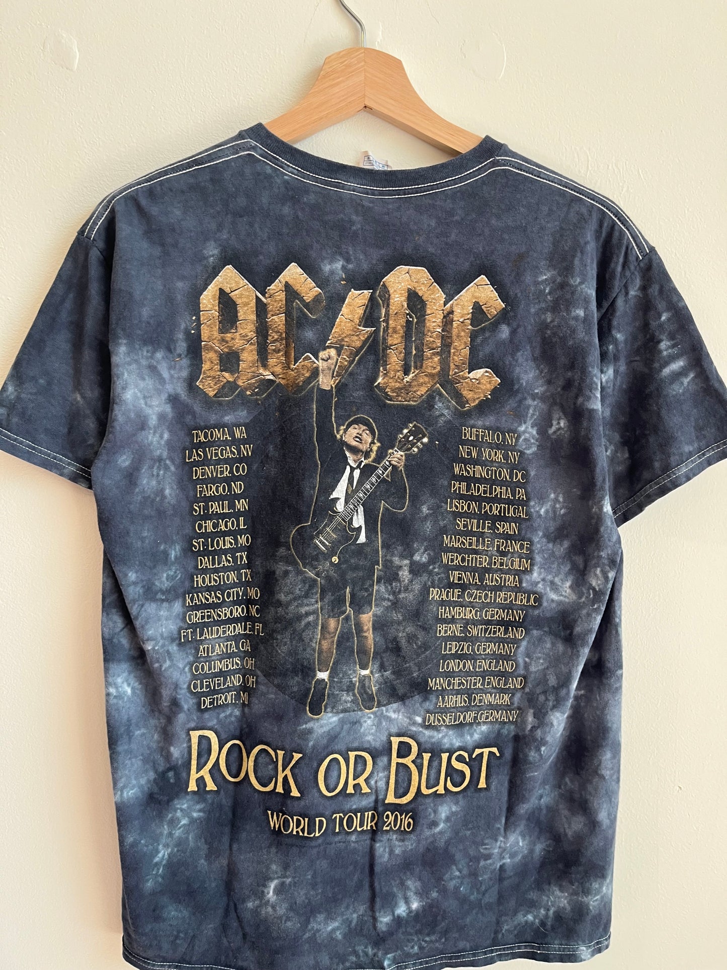 2016 ACDC “Rock or Bust” Tie Dye Music Tour Tee (M)