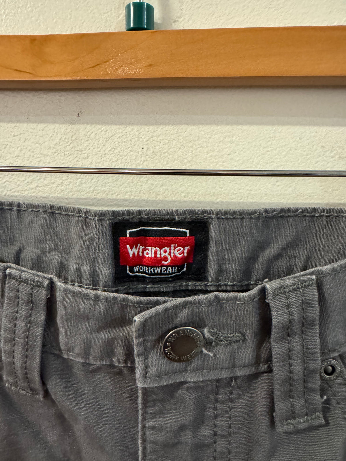 00s Wrangler Workwear Grey Utility Shorts (34)