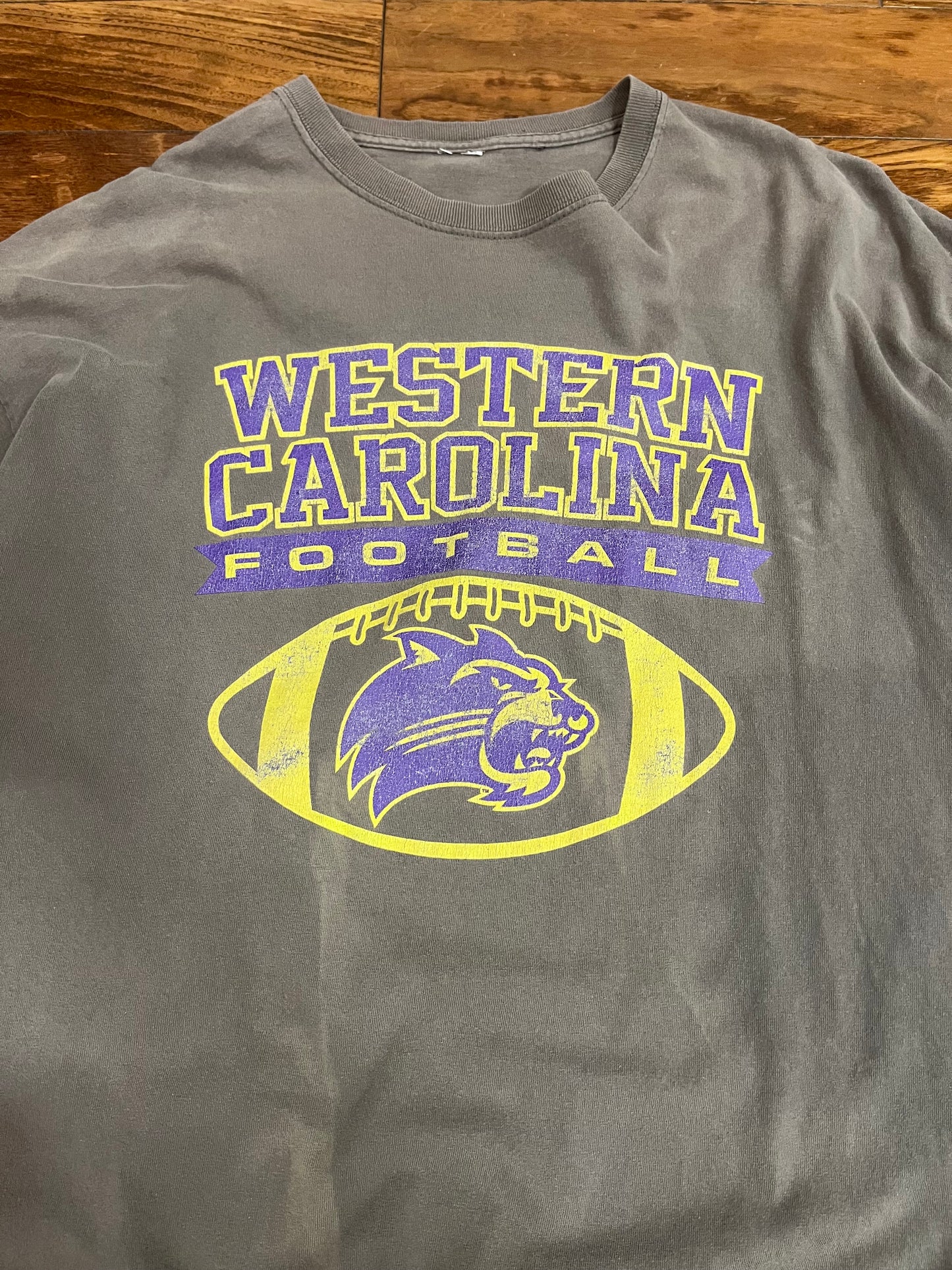 00s Western Carolina University Faded Tee (XL)