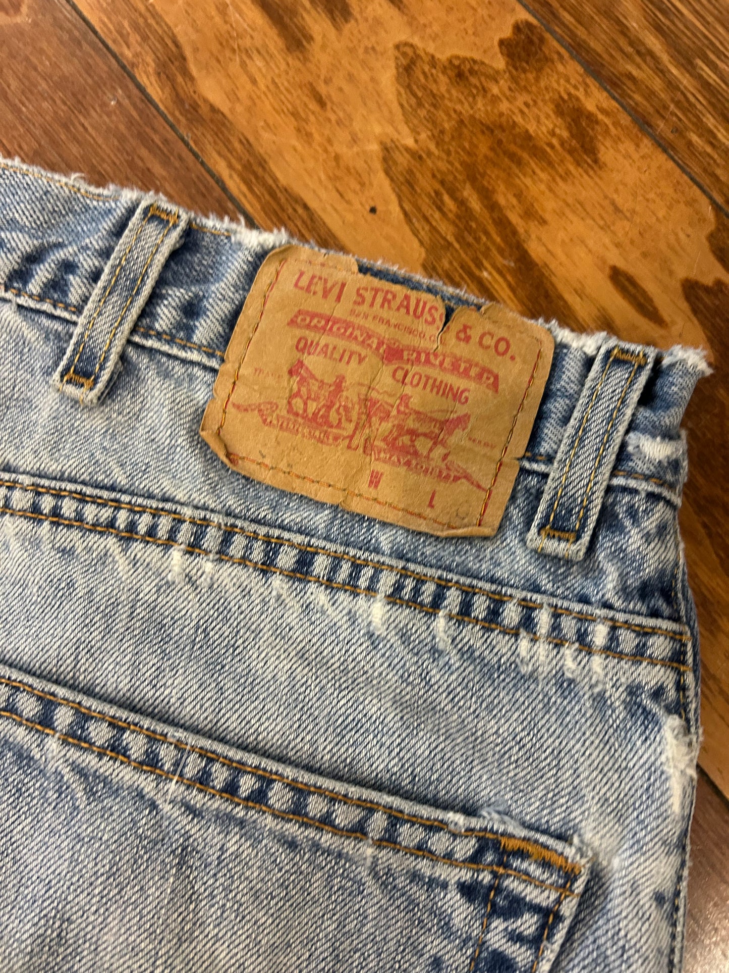 2003 Levi's 550 Faded Blue Jeans (42 x 30)