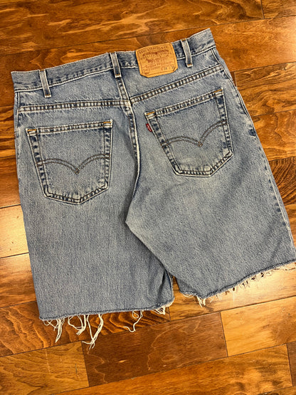 2001 Levi's 560 Mid Wash Shorts (34)