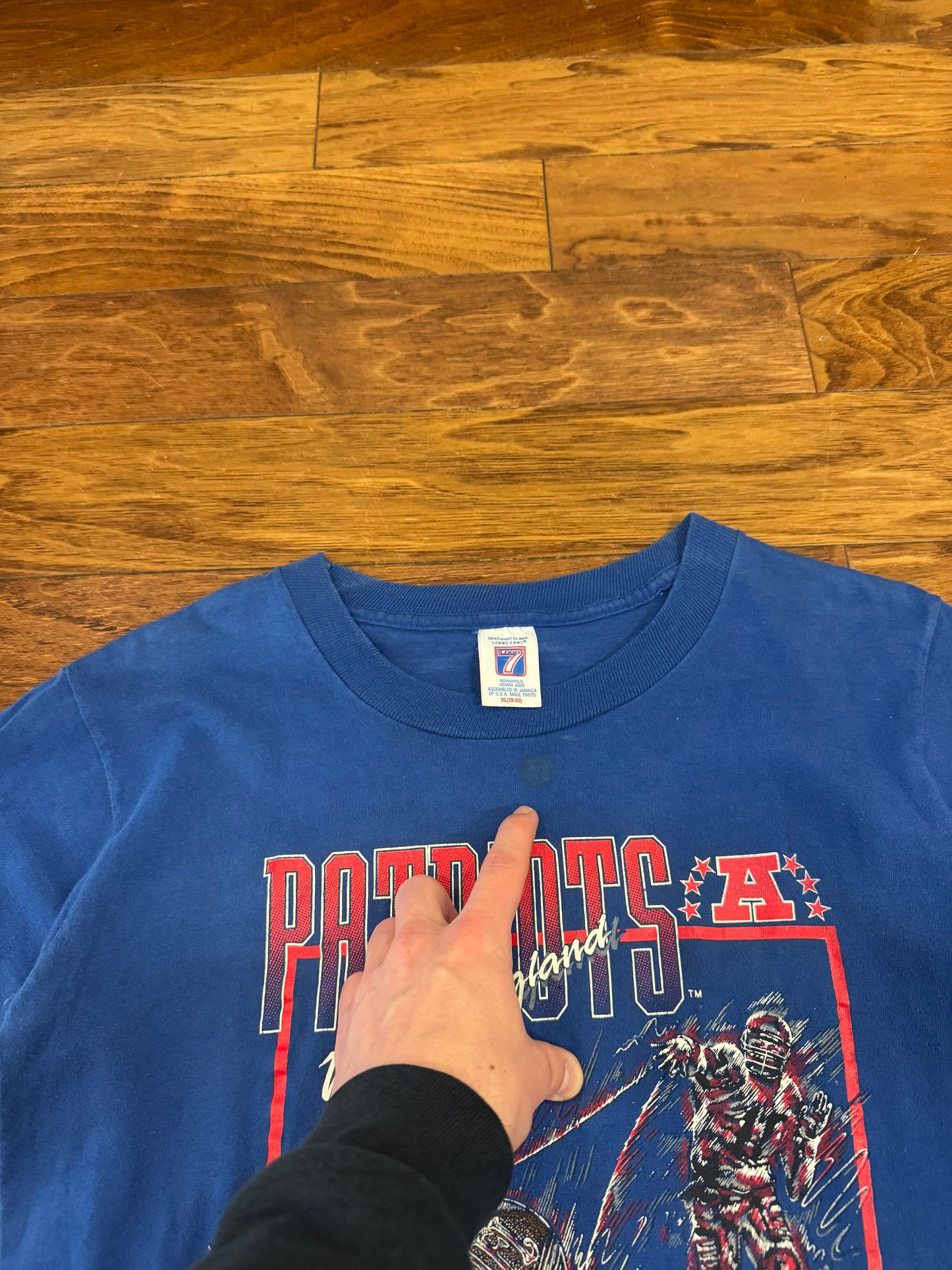 1993 New England Patriots Logo 7 Tee (Youth XL)