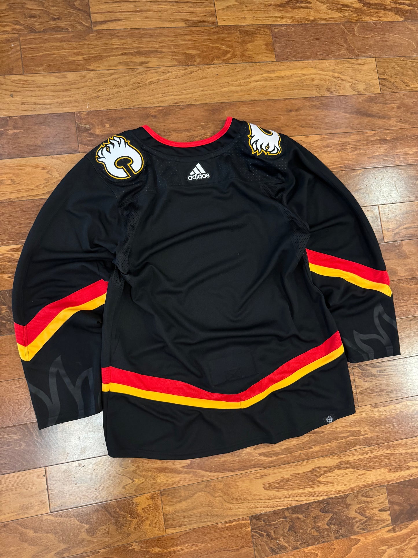 2022 Calgary Flames Adidas NHL Jersey (XL)