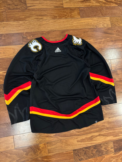 2022 Calgary Flames Adidas NHL Jersey (XL)